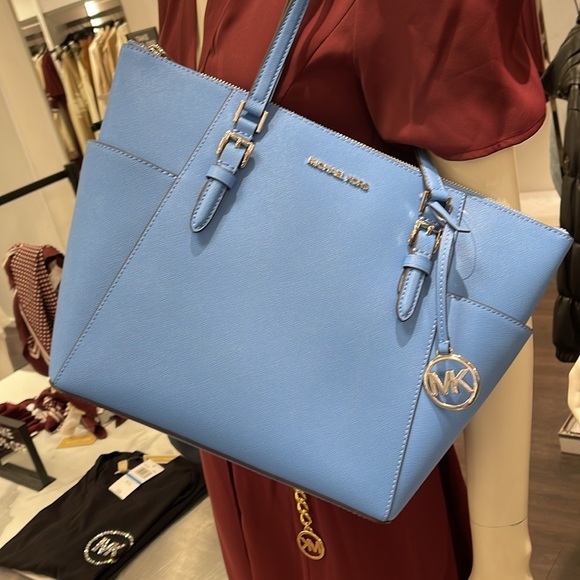 MICHAEL KORS
Jet Set Large Crossgrain Leather Top-Zip Charlotte Tote Bag
NWT - Picture 10 of 16